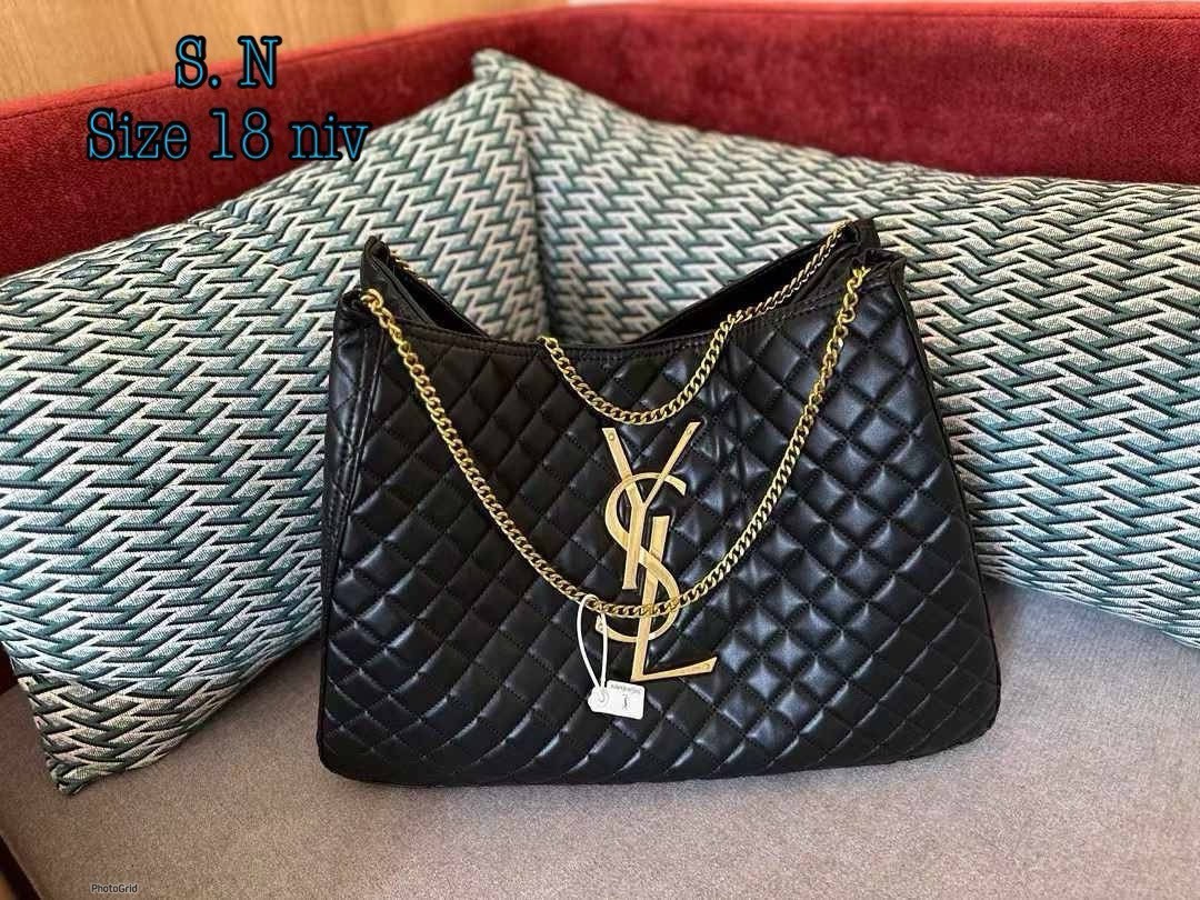 YSL Tote Bag On Chain สวยไม่ซ้ำใคร ใหม่ที่สุด กับกระเป๋าสะพายทรงโท้ทใบใหญ่ มาพร้อมสายสะพายโซ่และโลโก้สีทองสวยหรูโดดเด่น จุของได้เยอะมาก สะพายไปเที่ยว ไปถ่ายรูปเก๋ๆก็เลิศ