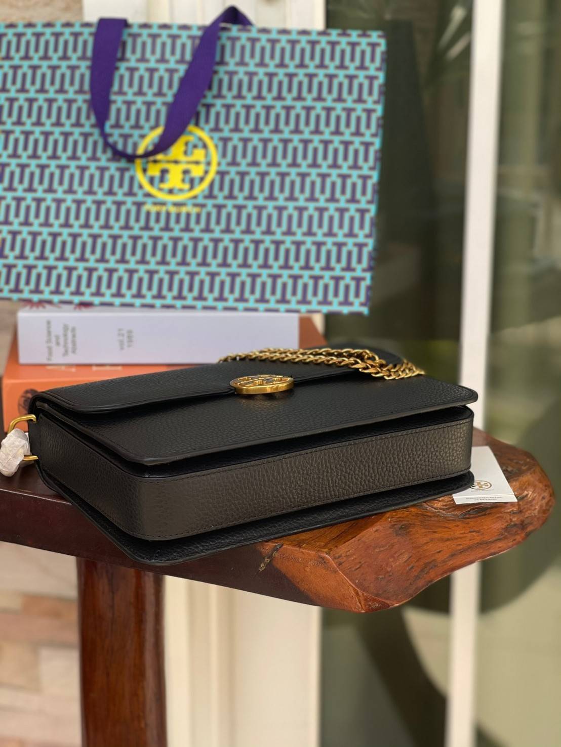 Tory burch description chelsea shoulder bag กระเป๋าที่ใช้เป็น Everyday Bag