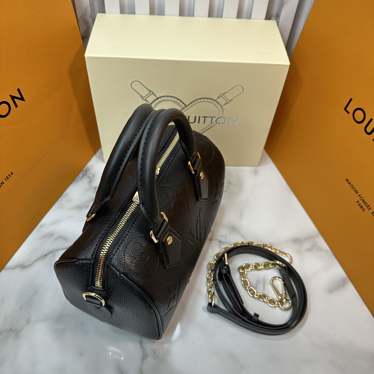 LV Speedy Bandoulière 20 Bag Monogram Empreinte Leather กระเป๋าสะพายทรงสปีดี้คลาสสิค สวยหรู กระเป๋าทรงหมอน รุ่นท็อปฮิต มีกุญแจล็อค