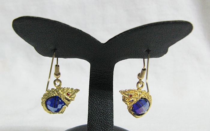 สินค้าหมดค่ะ ต่างหูพญานาคอุ้มลูกแก้วสีน้ำเงิน(กันยายน)พร้อมใบคาถาค่ะ