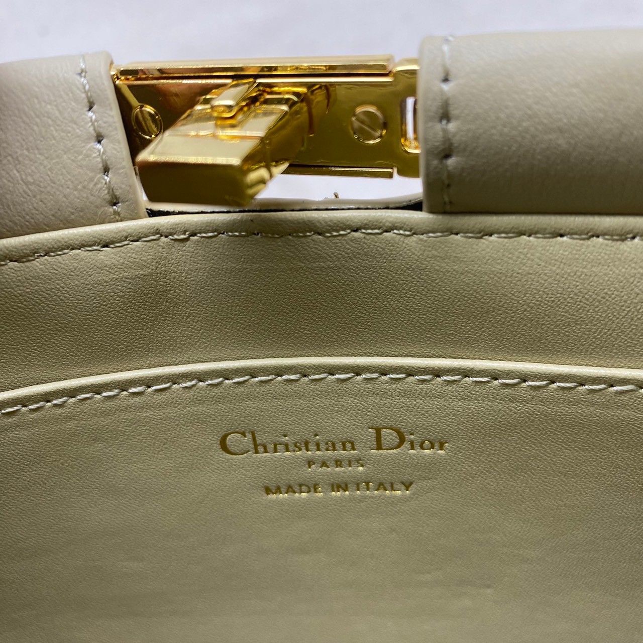 Dior Caro Colle Noire Clutch with Chain Cannage / DIOR Clutch / DIOR BAG พร้อมส่ง 4 สี กระเป๋าสะพายทรงคลัท ดีไซน์เรียบหรู ดูแพง รุ่นนี้คือ ถือแล้วผู้ดีมากค่ะ