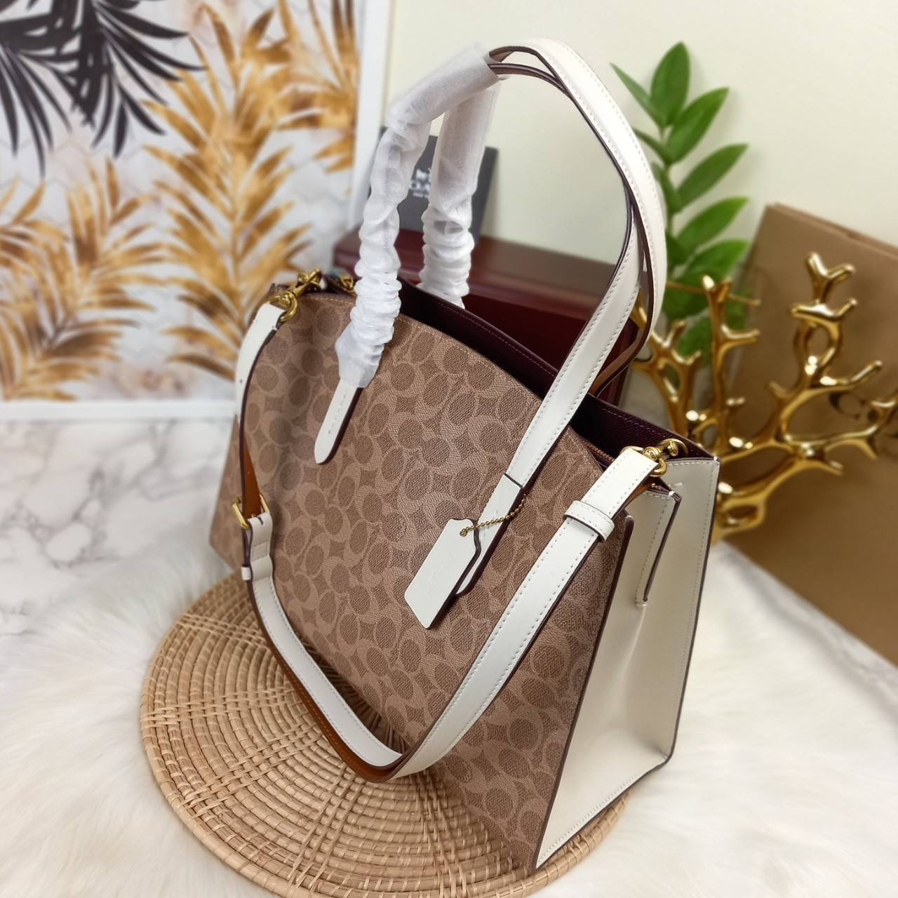 COACH CHARLIE CARRYALL IN SIGNATURE CANVAS (31210) ðšāđāļĢāļĩāļĒāļāļŦāļĢāļđ āļāļĨāļēāļŠāļŠāļīāļ//āļāļĢāļ°āđāļāđāļēāļāļ·āļ āļāļĢāļ°āđāļāđāļēāļŠāļ°āļāļēāļĒ āļāļĢāļ TOTE āļŠāļļāļāļŦāļĢāļđāļŦāļĢāļē āļāļĩāđāļāļāđāđāļāđ āđāļĄāđāļāļģāđāļ// āļ§āļąāļŠāļāļļāđāļāļāļ§āļēāļŠ āļāļŠāļĄāļŦāļāļąāļāđāļāđāļāļļāļāļ āļēāļāđāļĒāļĩāđāļĒāļĄ āļĢāļđāļāļāļĢāļāđāļāļāđāļāđāļ āļĨāļēāļĒ SIGNATURE āļŠāļ§āļĒāļĄāļēāļ// āļāđāļēāļāđāļāļĄāļĩ 2 āļāđāļāļāđāļĨāđāļāļāļ§āđāļēāļ āđāļĨāļ°āļāļĩāļ 1 āļāđāļāļāļāļīāļāļ