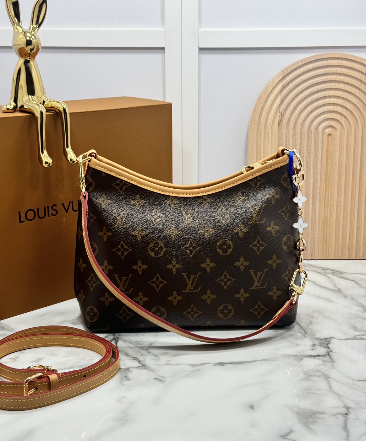 ORI หนังแท้ | LV CarryAll Monogram canvas 25cm กระเป๋าสะพายแครี่ออลรุ่นใหม่ ขนาดกำลังสวย ดีไซน์เรียบหรู มาพร้อมห่วงโซ่หัวใจห้อยสุดคิ้ว และสายสะพายแยกถอดได้ สวยหรูคลาสสิก