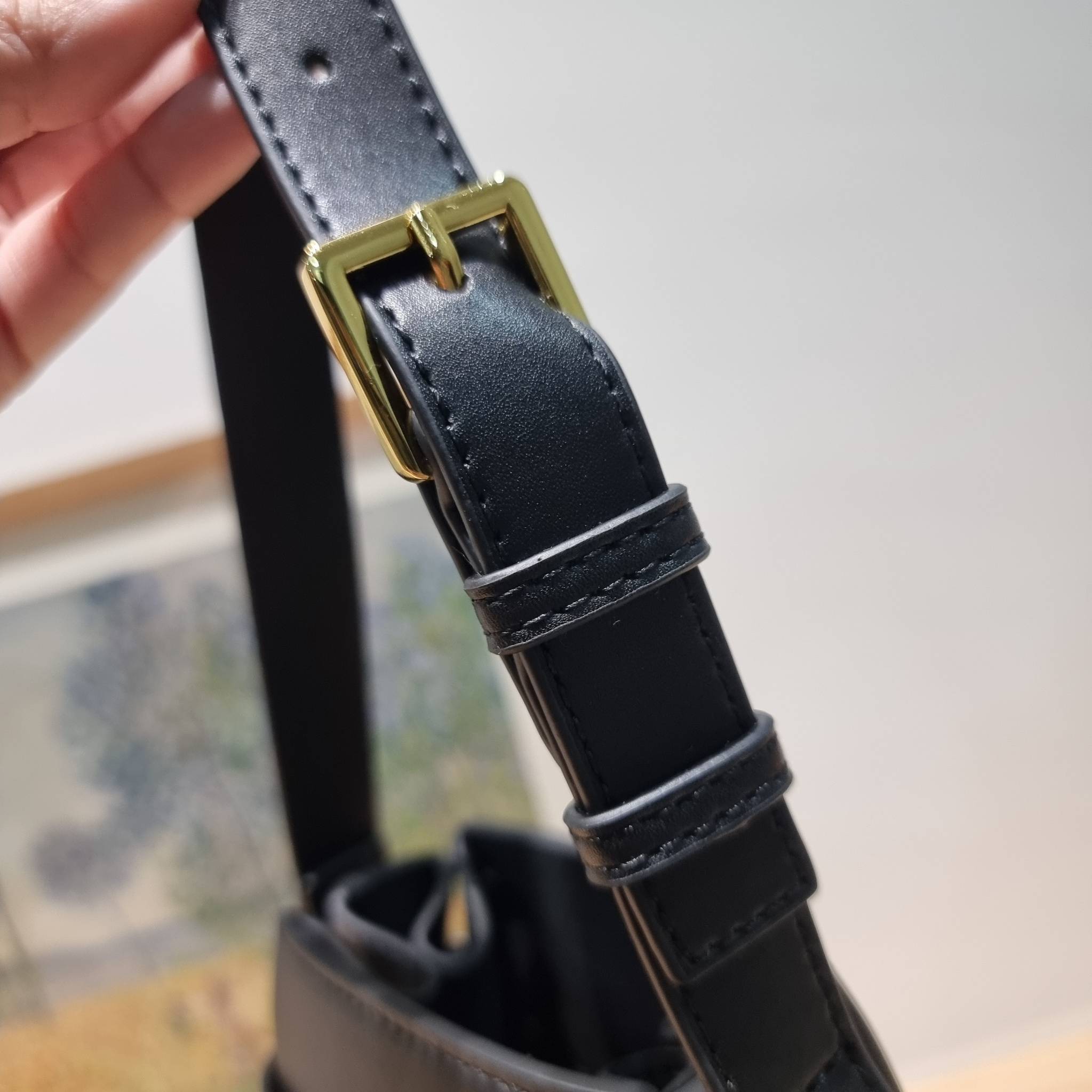 CD MEDIUM C'EST BAG 25cm / Dior bucket bag พร้อมส่ง กระเป๋าสะพายสุดคลาสสิค ดีไซน์หรู มีดีเทลสวยไม่ซ้ำใคร อะไหล่ออกแบบมาเป็นตัวซีดี