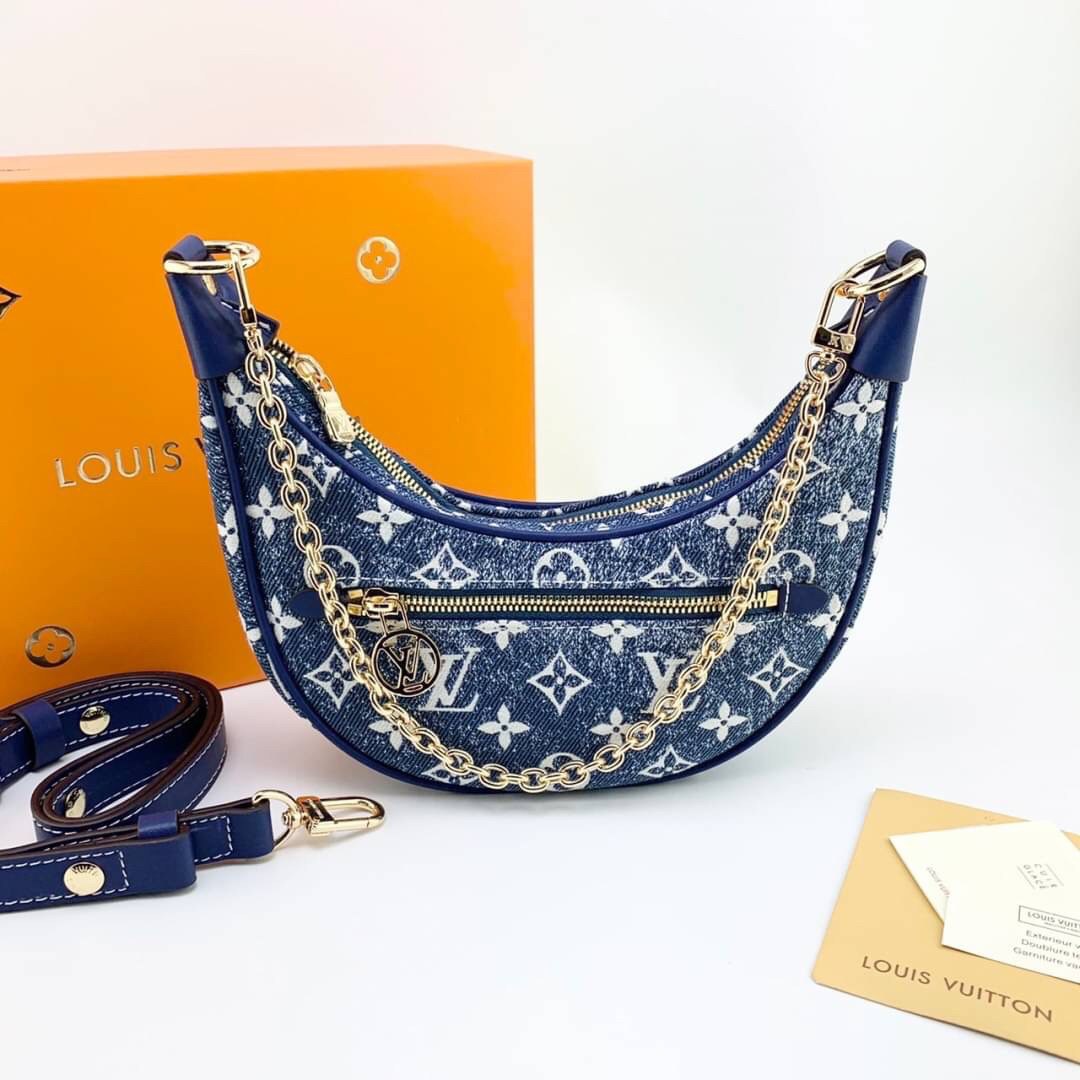 LV Loop Navy Blue Denim Jacquard textile lining / LOUIS VUITTON MONOGRAM LOOP BAG กระเป๋าทรง half-moon Loop พร้อมส่งกระเป๋าทรง half-moon Loop ที่รังสรรค์ออกมาได้สวย เก๋ และดูดีมากๆ ใบจริงสวย น่าใช้มากๆ ได้กับทุกๆวัน ตลอดวันเลยจริงๆ สินค้าเข้าใหม่ แนะนำ ห้