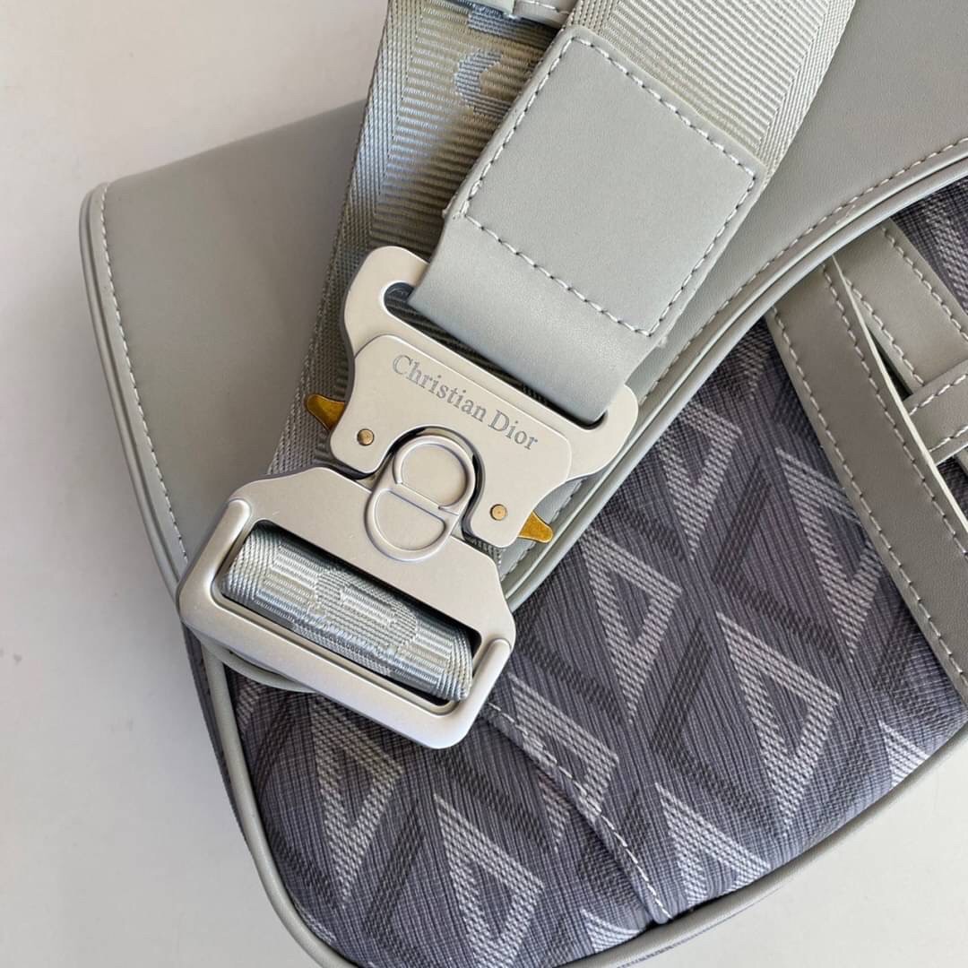 DIOR Saddle Bag Dior Gray CD Diamond Canvas and Smooth Calfskin / DIOR Saddle Belt Bag ภาพสินค้าถ่ายจากงานขายจริงใช้งานต่างประเทศได้