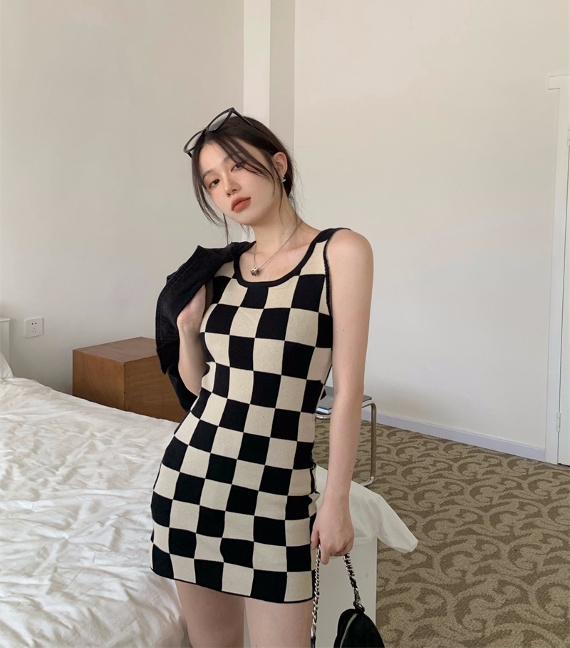 พร้อมส่ง 🧀🐝 Fafada dress เดรสสายเดี่ยวแขนกุดสีดำน้ำตาล (35931)
