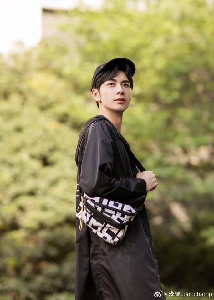 ของแท้ 💯% L ongchamp Le Pliage Graphic Nylon Belt Bag กระเป๋า คาดอก / คาดเอว ลายกราฟฟิก