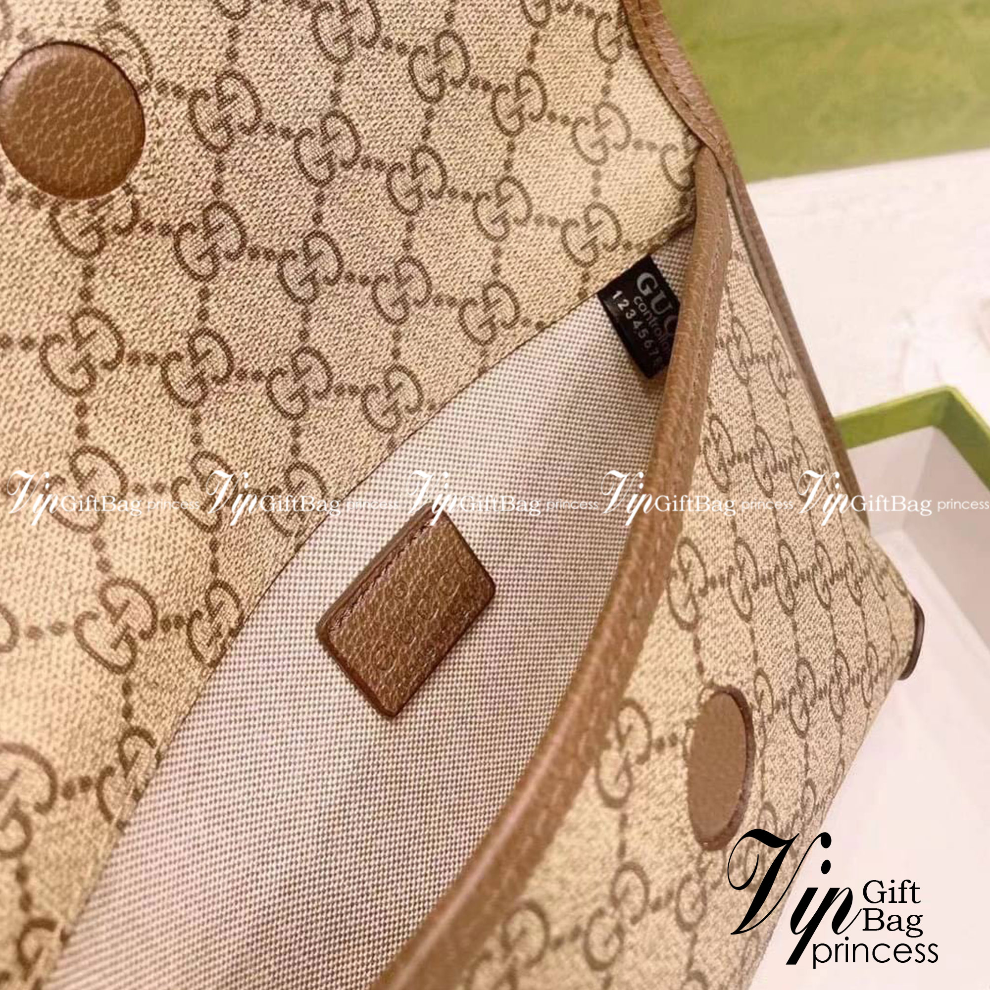 Gucci Neo Vintage small messenger bag / Gucci GG Supreme Canvas Tiger Head Chest Bag อีกหนึ่งในสัญลักษณ์ที่สำคัญของแบรนด์ วัสดุแคนวาสโมโนแกรมสวยงาม ใช้ได้ทั้งชายหญิง ภาพถ่ายจากงานขายจริง ใช้งานต่างประเทศได้