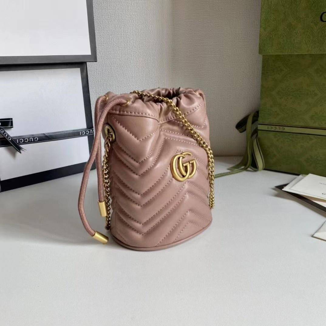 VIP 】Gucci GG Marmont mini bucket bag กระเป๋าสะพายข้าง Premiumgift วัสดุหนังแท้ ด้านในโล่ง มีช่องใส่บัตร3ช่อง ใส่กระเป๋าตังค์ ใส่โทรศัพท์ Iphone+ ได้ สายโซ่ยาว Crossbody ได้ ถอดสายได้ น้ำหนักเบา มาพร้อมถุงผ้าแบรนด์ ใบนี้คือที่สุด คุณหนูมากมาย ไม่ควรพลาดเล