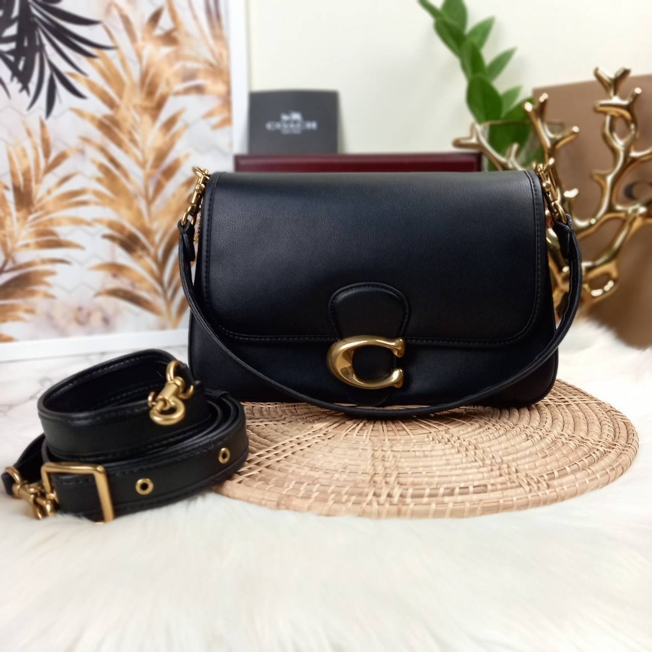 COACH SOFT TABBY SHOULDER BAG (C4823//C5261) กระเป๋าถือ กระเป๋าสะพาย ที่ใครๆก็เข้าถึงได้ หรูหรา คลาสสิค ลุคเรียบร้อย แต่ความสวยไม่น้อย! ดาเมจความลุคผู้ดีรุนแรงมาก!!เกินต้าน!!// วัสดุหนังแท้ทั้งใบ หนังเรียบ หนังนิ่มมากๆ อยู่ทรงสวยมากๆด้วย// ด้านในโล่งกว้าง