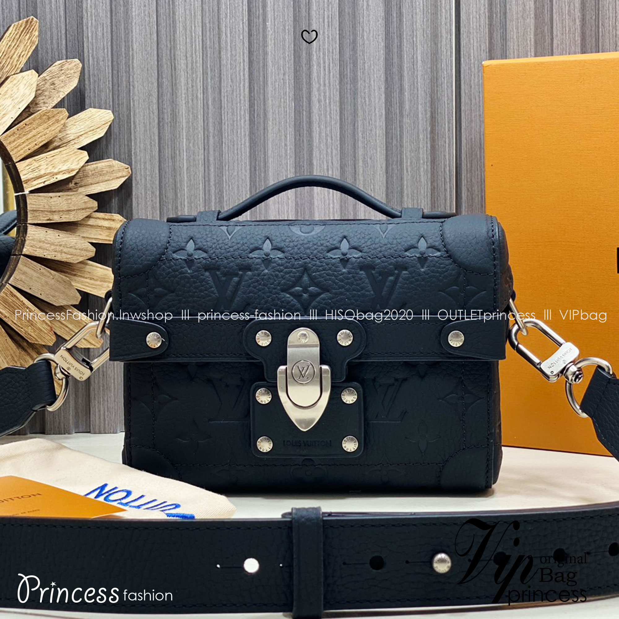 TOP ORI หนังแท้ | LV Soul Trunk Bag Taurillon leather with Monogram pattern กระเป๋าสะพายทรงทรังค์ ครอสบอดี้ขนาดกะทัดรัด หนังแท้เนื้อนุ่มประทับลาย Monogram หรูหราเป็นเอกลักษณ์ เสริมมุมโดดเด่นดีเทลหนังประณีต
