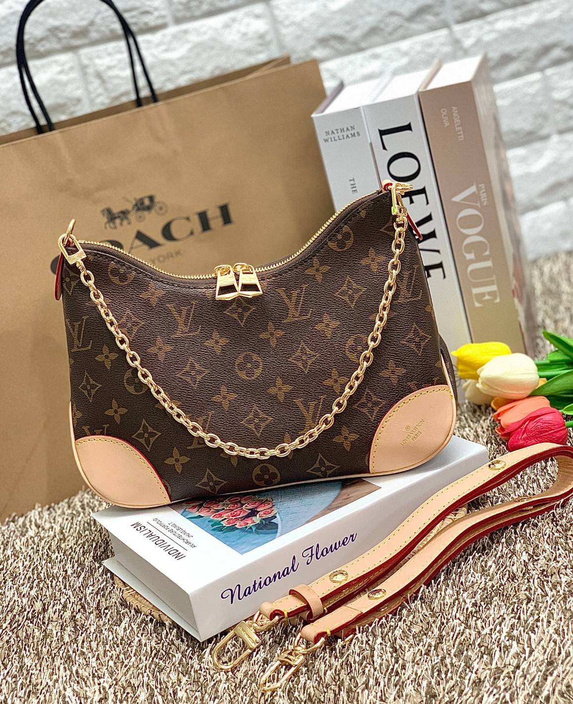 รุ่นฮิตปี2021 สะพายได้ทั่วโลกค่ะ!! LOUIS VUITTON BOULOGNE M45832 พร้อมส่ง! LV PREMIUM GIFT ตปท.!! กระเป๋าหิ้ว//สะพายข้างได้ หนังแกะ ทรงสวยมากๆค่ะ เปิดปิดกระเป๋าแบบซิปคู่ อะไหล่ทองแววหรูหรามากๆ