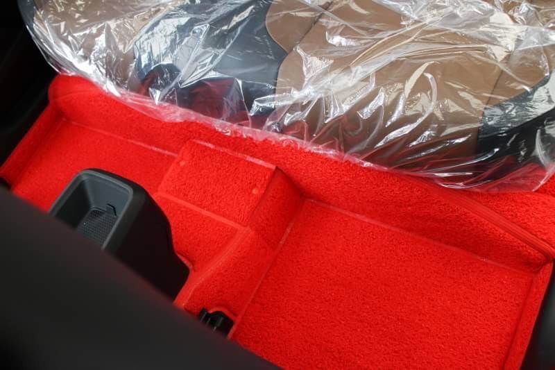 พรมไวนิลดักฝุ่นรีดขอบ MG ZS สีแดง เข้ารูป