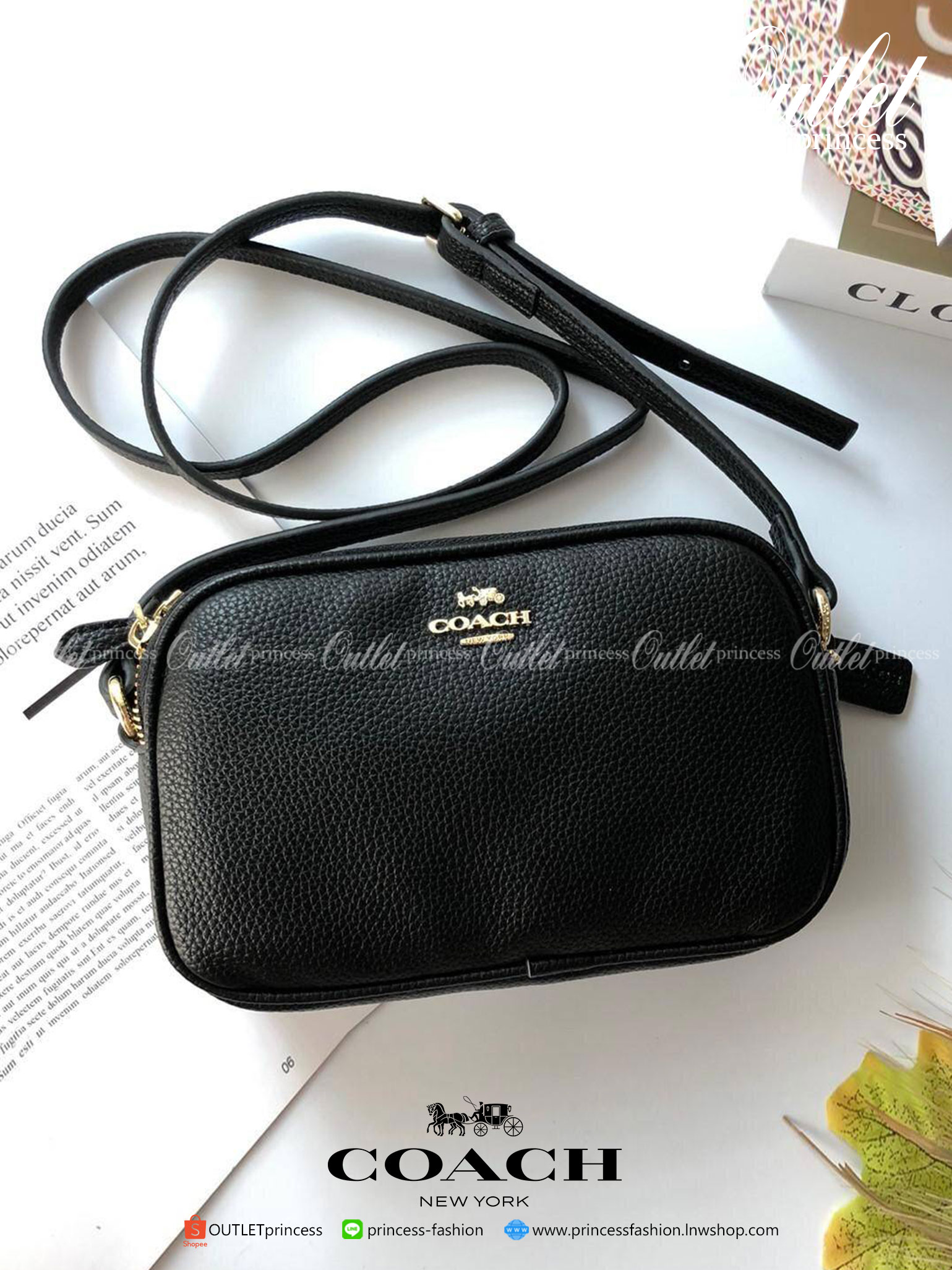 ของแท้ กระเป๋าสะพาย COACH เปิด - ปิดกระเป๋าด้วยซิป มีช่องใส่ของ 2 ช่องใหญ่ ด้านในมีช่องใส่ของ 1 ช่อง และช่องใส่บัตร 2 ช่อง มาพร้อมสายสะพายยาว สามารถปรับได้ 3 ระดับ