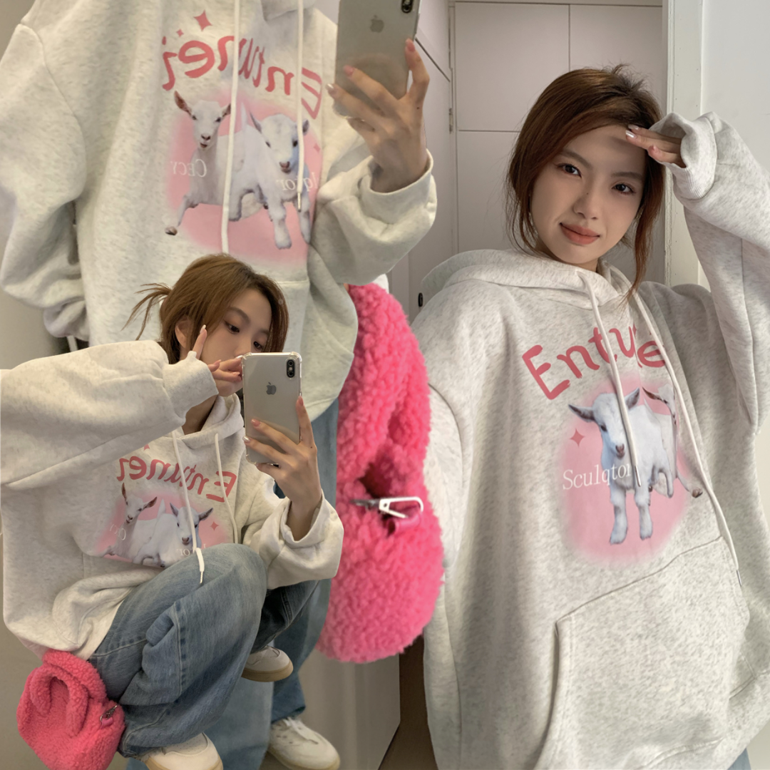 พร้อมส่ง 🍂🪂🍁 Holly sweater เสื้อฮู้ดสีเทาพิมพ์ลายน่ารัก (IN38288)