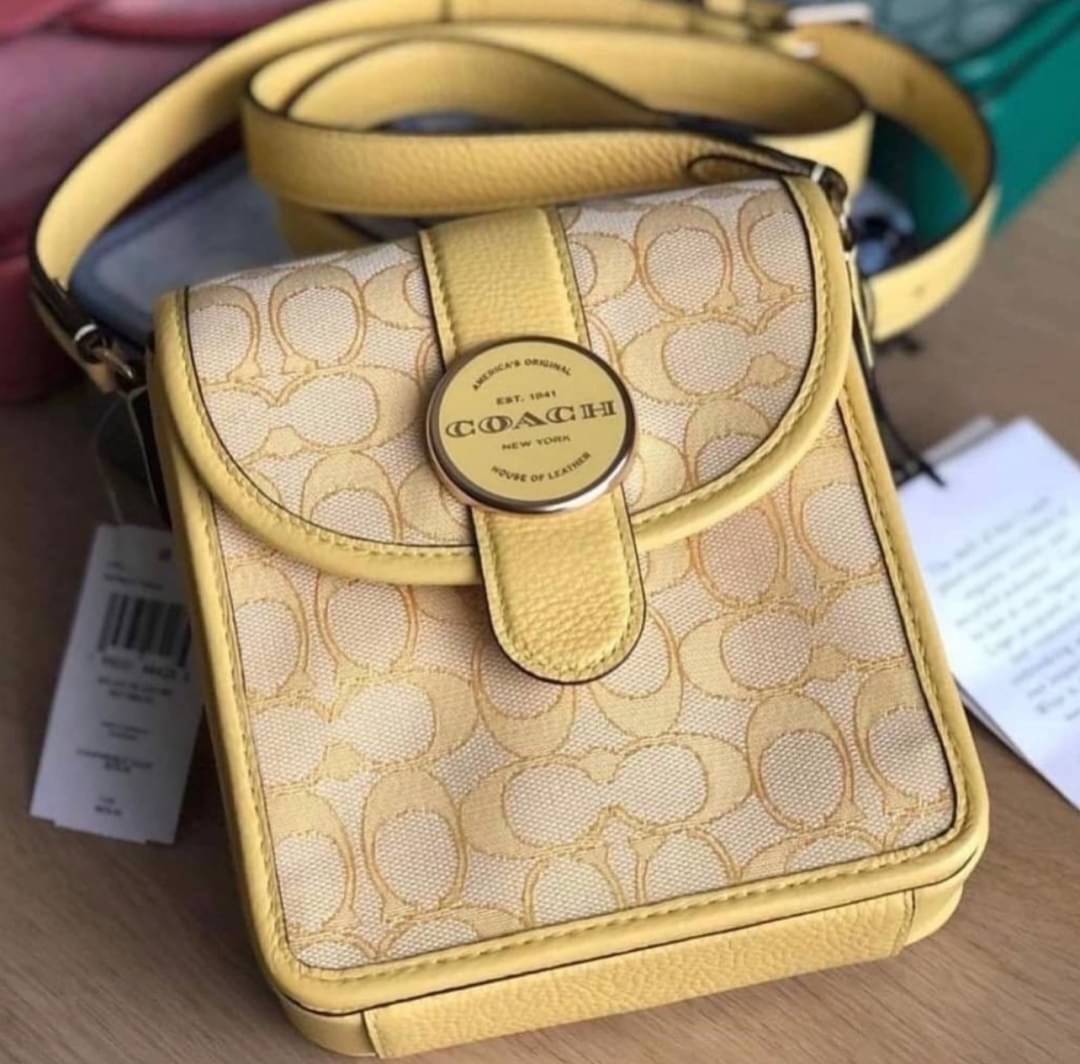 COACH North/South Lonnie Crossbody In Signature Jacquard C8321 ภาพสินค้าถ่ายจากงานขายจริง ใช้งานต่างประเทศได้