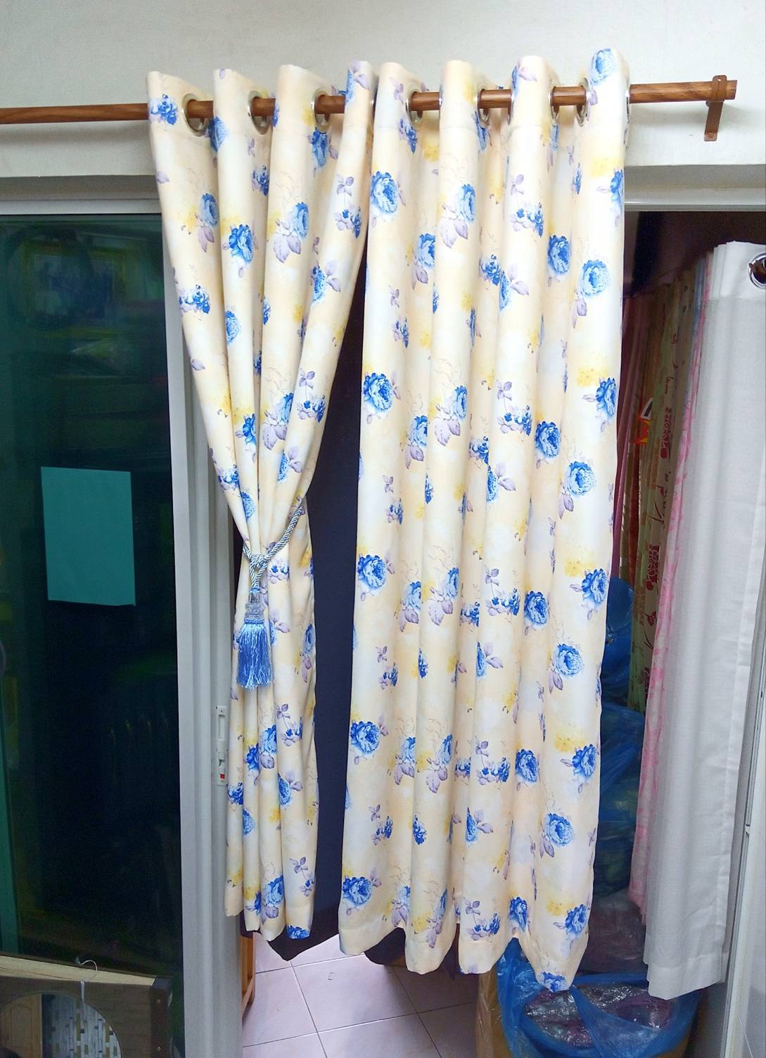 ผ้าม่านกันแสง 90% รุ่นวินเทจฟลาวเวอร์ No.11 ลายดอกฟ้า/พื้นครีม ก.130*ส.150ซม./ผืน(ขายยกคู่2ผืน)