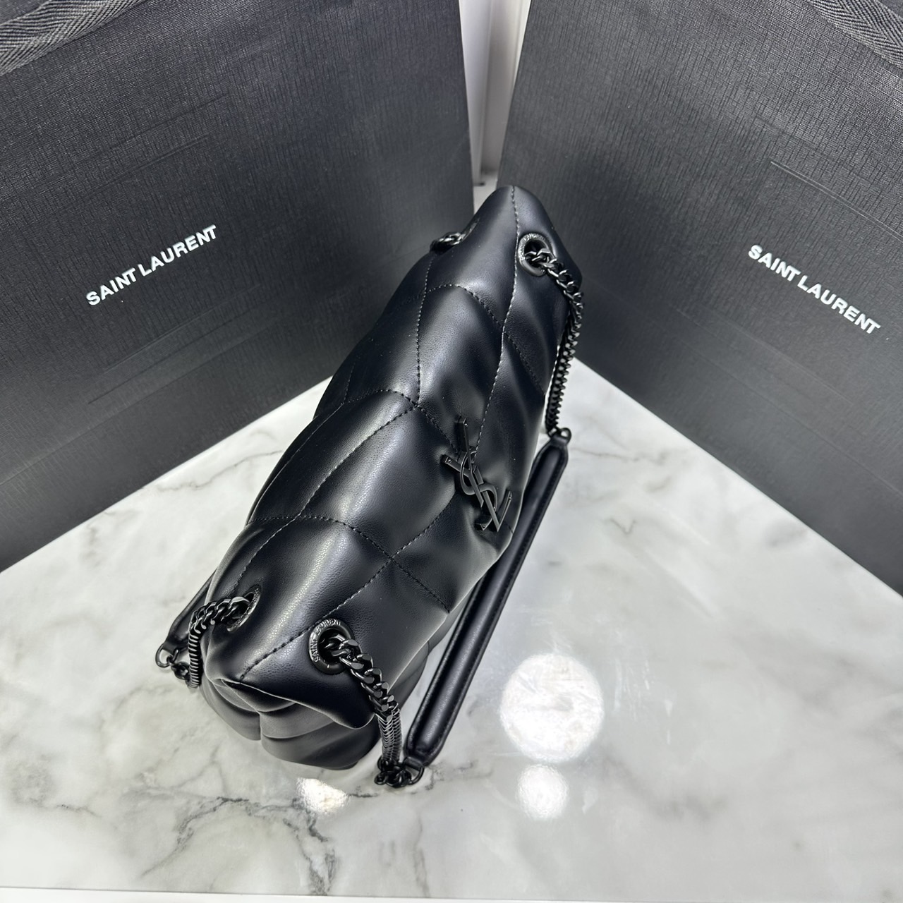 ORI หนังแท้ | 28cm YSL PUFFER SMALL in Nappa leather กระเป๋าสะพายรุ่นยอดนิยม ทรงสวย ใช้ได้บ่อยไม่มีเบื่อ วัสดุหนังสัมผัสนิ่มมือ ดีไซน์เรียบหรู ดูแพง สะพายได้หลากหลาย