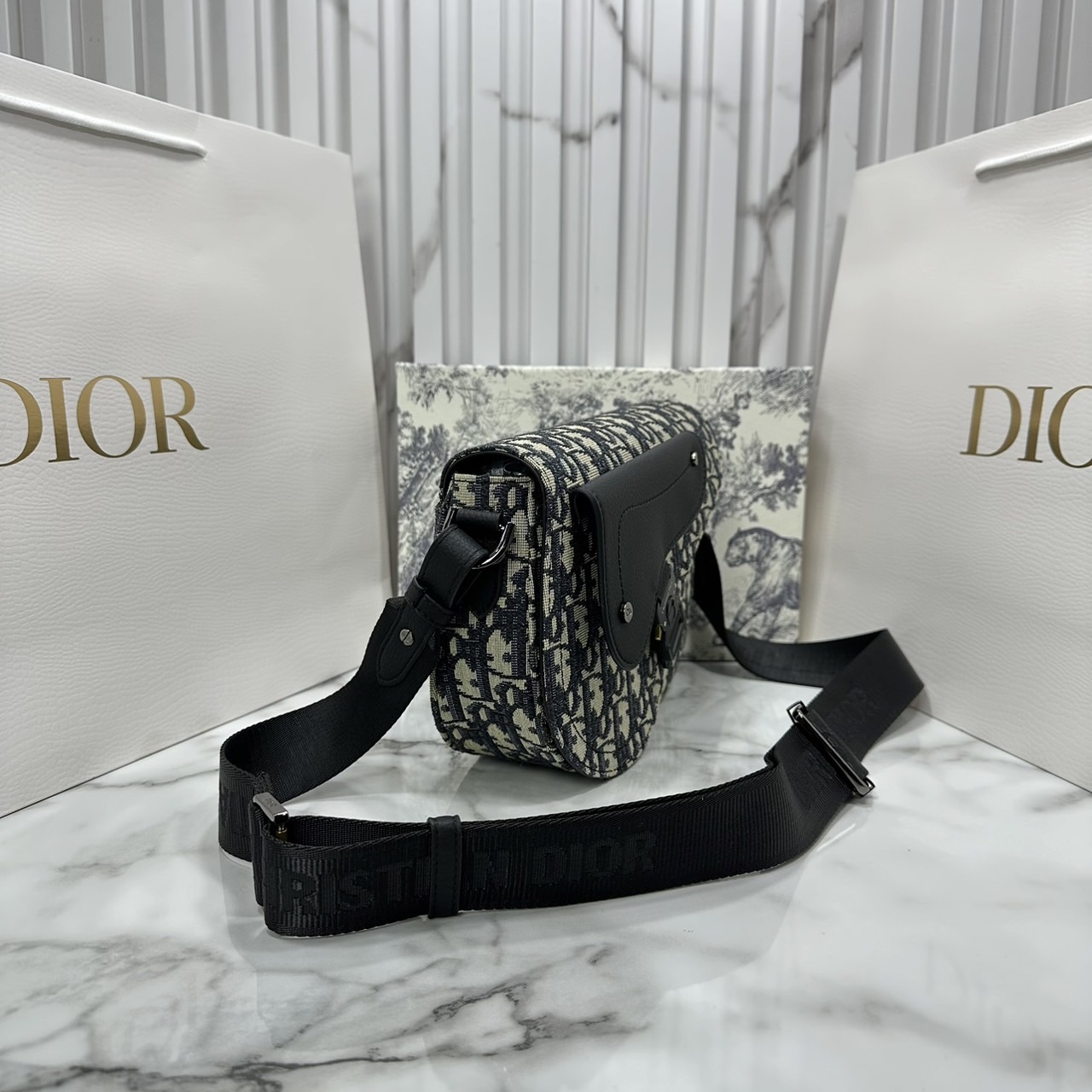 DIOR Saddle Messenger Bag Oblique Jacquard and Grained Leather กระเป๋าสะพาย Saddle pouch คู่ใจท่านชาย เอกลักษณ์ที่หรูหราตลอดกาล เกรดออริ 1:1