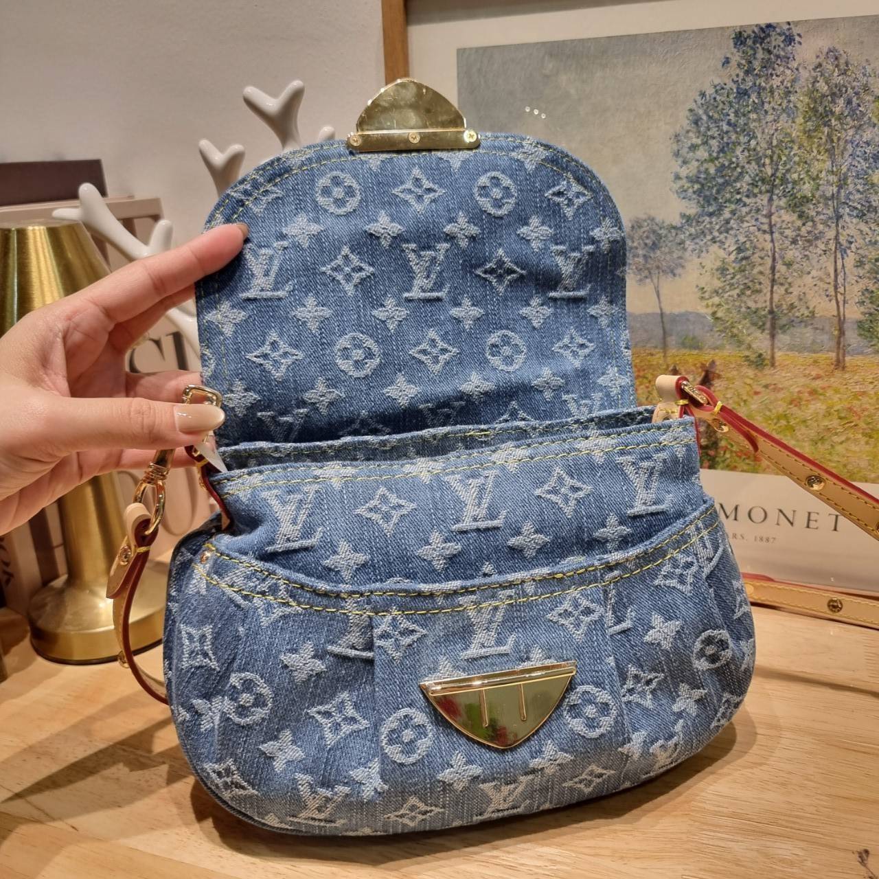 LV Sunset Denim Bag / LV Sunset Monogram Denim - Handbags แรงมากฉุดไม่อยู่ กับกระแสคอลใหม่ lvremix ดีไซน์แบบตัวมัม y2k รูปทรง baguette สวยดูแพง ใบนี้ก็ฉ่ำสุดๆ