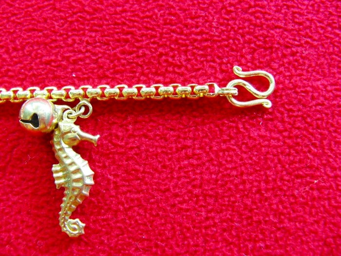 สินค้าหมดค่ะ สร้อยข้อมือทองเหลือง+จี้ม้าน้ำค่ะ