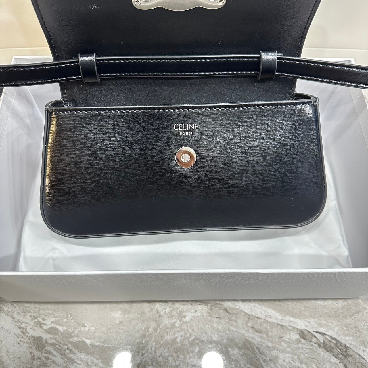 CELINE TRIOMPHE BAG กระเป๋าสะพายรุ่นใหม่ ทรงพอชสวยอยู่ทรง ดูดี ดูแพง หนังเรียบเงาสวย เกรดออริ 1:1 ใช้งานต่างประเทศได้