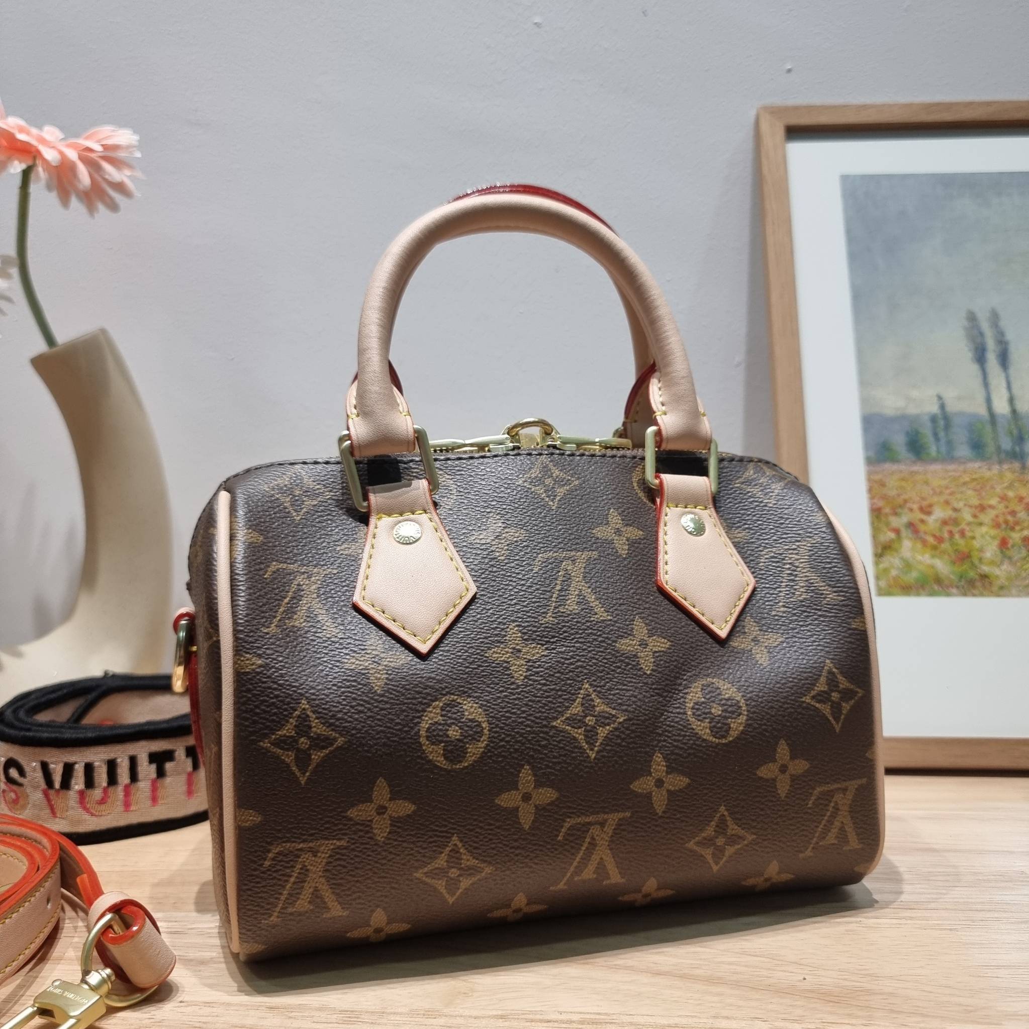 Set 3 ใบ LV Speedy Bandoulière 20 New in!! กับ box set ชวนสะสม ที่จับเอารุ่นยอดฮิต มามิกซ์รวมกับไอเท็มสุดคุ้มของมันต้องมี!! จัดเรียงให้อยู่ในกล่องสุดหรู ไม่ว่าจะตัวกระเป๋า กระเป๋าสตางค์ กระเป๋าจิ๋ว ใบไหนๆก็นำมาใช้งานได้จริง คุ้มค่ามากๆ แถมฟรี! ริบบิ้นลายล