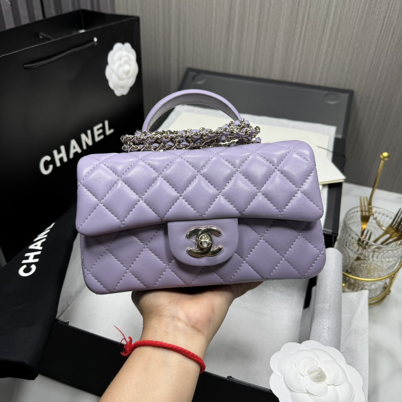 ORI | หนังแท้ Chanel Mini Classic Handbag With Top Handle กระเป๋าสะพายรุ่นคลาสสิกพร้อมหูจับถนัดมือ สวยเรียบหรู 🤍 สินค้าเกรดออริจินอล เทียบแท้