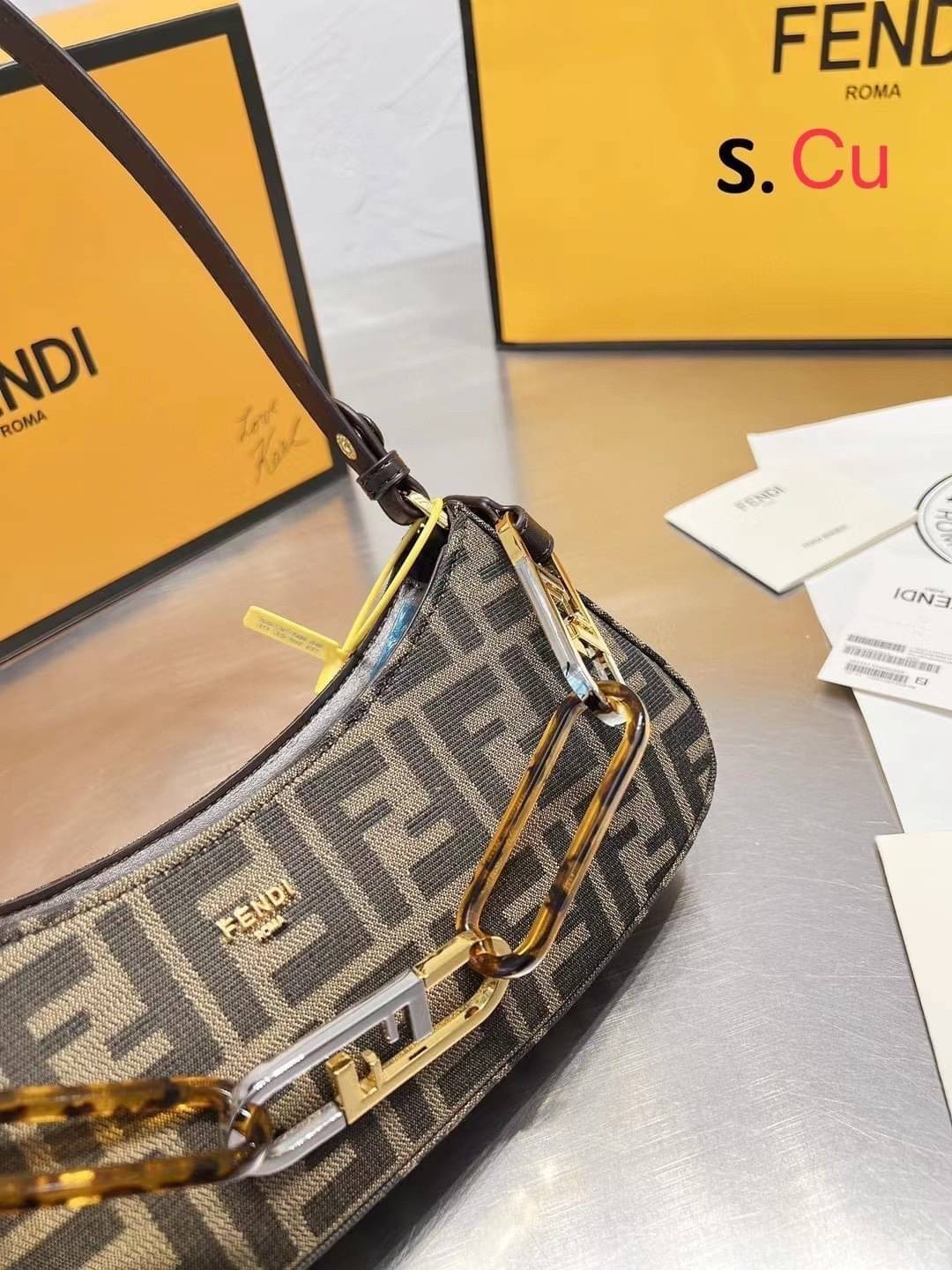 Fendi O'Lock Swing tapestry fabric pouch / Fendi Shoulder Bag กระเป๋าสพายไหล่เฟนดิ พร้อมสายสะพาย 2 เส้น สวยหรู ภาพถ่ายจากงานขายจริง ใช้งานต่างประเทศได้