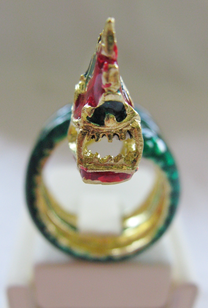 แหวนพญานาคเกลียวเนื้อทองเหลืองลงยาสีเขียว เสริมบารมี โชคลาภค่ะ