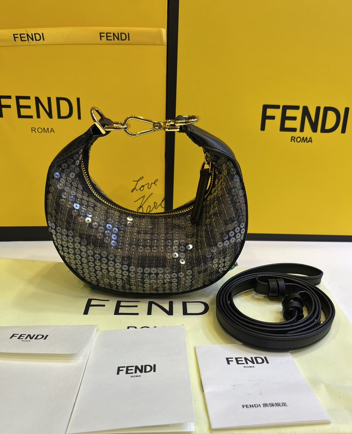 FENDI NANO Fendigraphy Bag fabric charm / Fendi hobo bag 20cm พร้อมส่ง กระเป๋าสะพายไหล่เฟนดิปักเลื่อมรุ่นใหม่ สวยหรู **สินค้าเกรดออริจินอล 1:1 สลับแท้