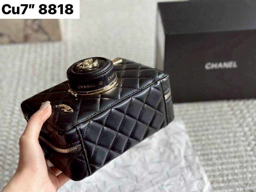 Chanel 24 camera bag Spring 2024 กระเป๋าสะพายทรงกล้อง เก๋มากสุดไอคอนิก ดีไซน์เป็นเอกลักษณ์ ดูแพงเกินเรื่อง มีความโดดเด่นดีไซน์คล้ายเลนส์ด้านหน้าเปิดเป็นกระจกได้