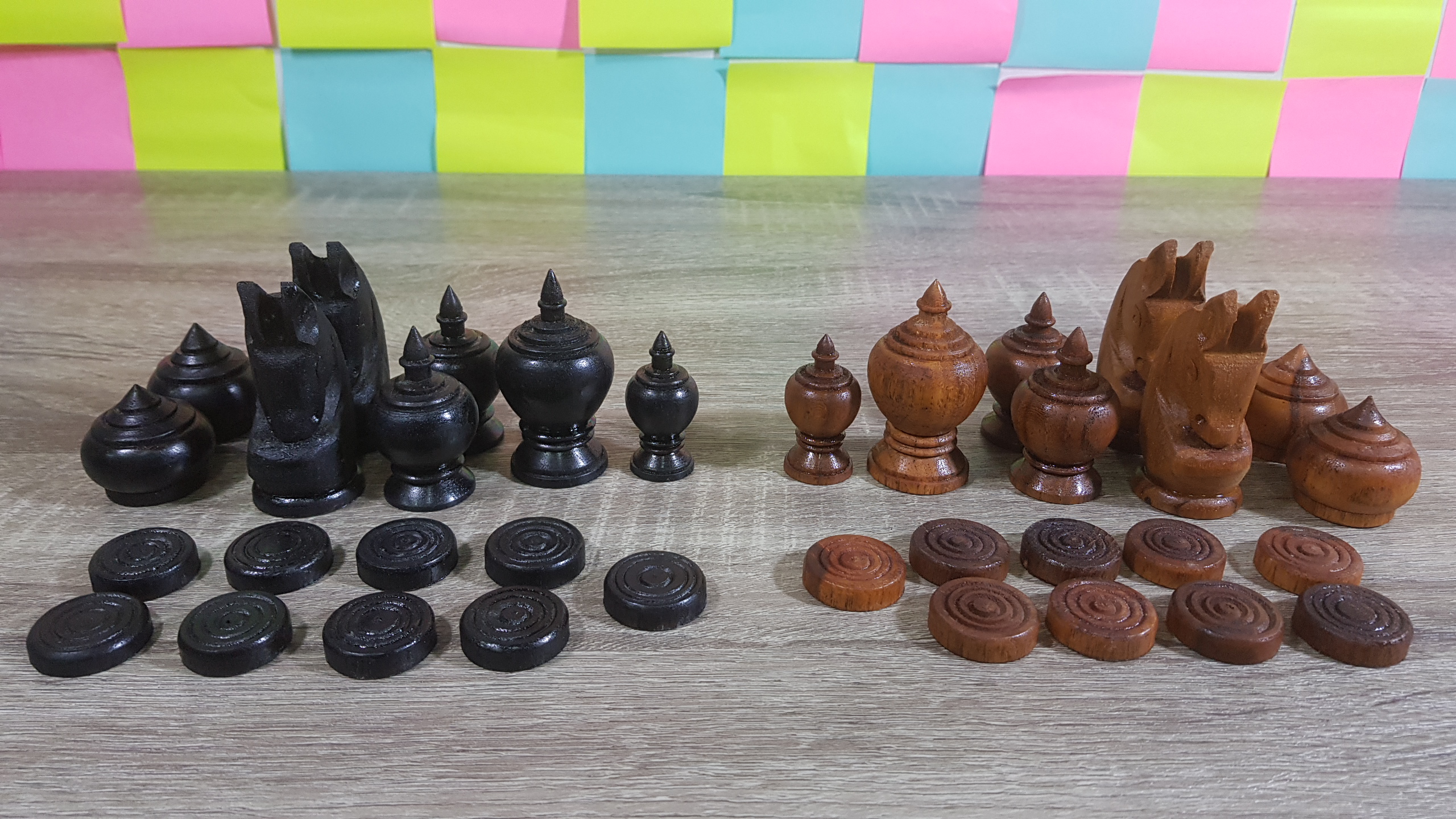 ชุดหมากรุกไทยตัวไม้มาตฐานพร้อมกระดานไม้พับได้ช่อง5x5และหีบทรงสี่เหลี่ยม(ขนาดกระดาน45x44cm.)