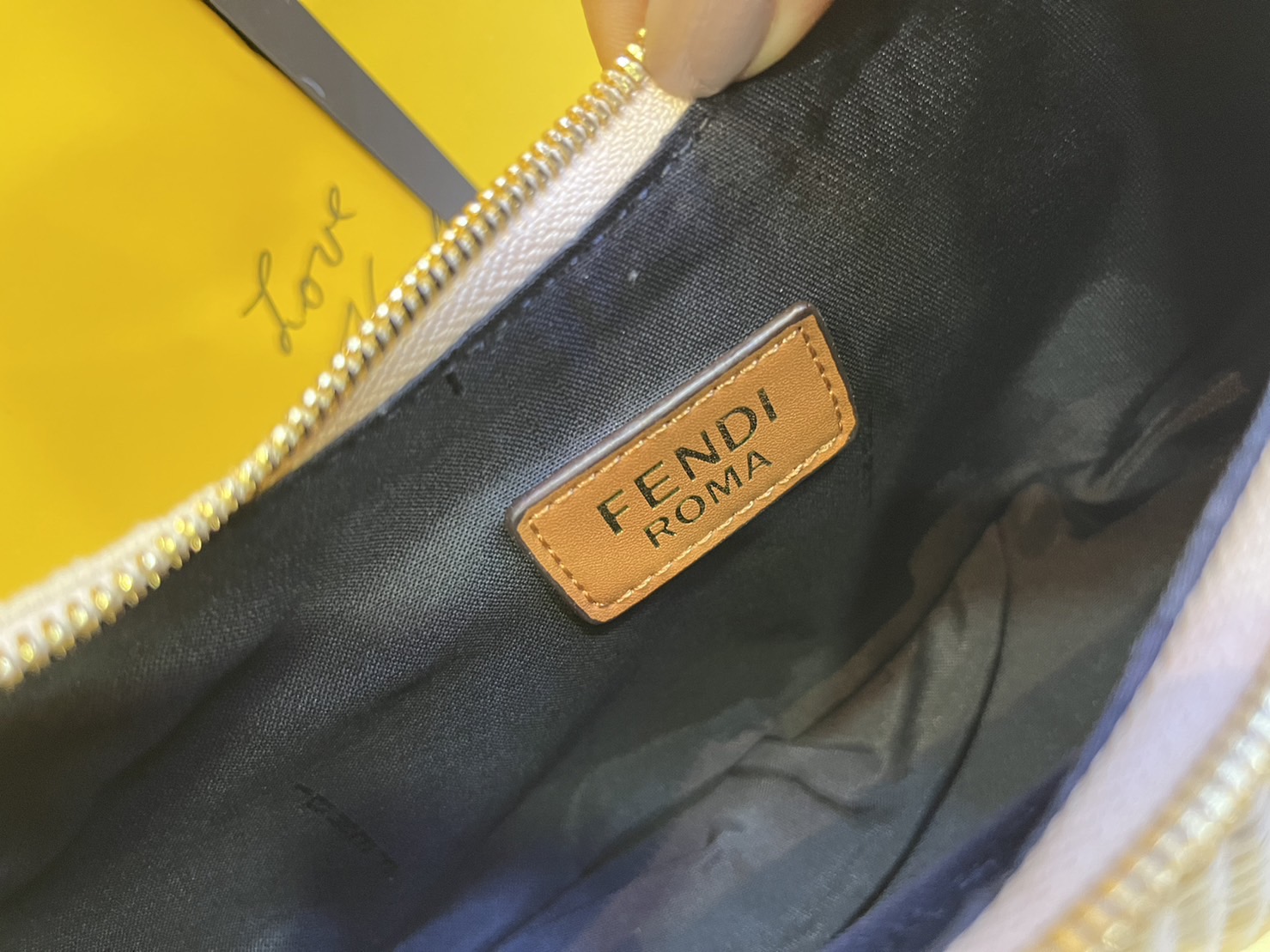 FENDI Fendigraphy Small Natural straw bag / Fendi hobo bag 25cm พร้อมส่ง กระเป๋าสะพายไหล่เฟนดิ Natural straw รุ่นใหม่ สวยหรู **สินค้าเกรดออริจินอล 1:1 สลับแท้