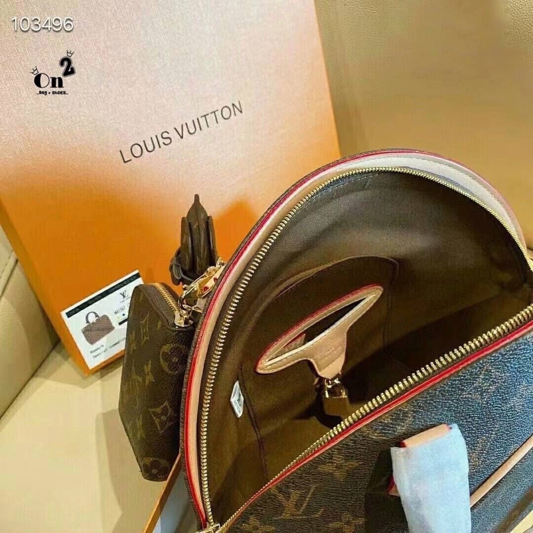 LV Ellipse PM Monogram Canvas Handbag กระเป๋าสะพายทรงหรูหรา มีสไตล์ รูปทรงโค้งแต่งขอบหนัง เป็นเอกลักษณ์ลงตัวสมบูรณ์แบบ ใบจริงสวยมากกกก ได้สวยก่อนใคร ต้องจัดแล้วจ้า พร้อมส่งที่นี่ ที่เดียว!! **พิเศษ แถมกระเป๋าสตางค์ใบเล็ก และตัวห้อยน้องหมา คุ้มสุดๆ เลยค่า