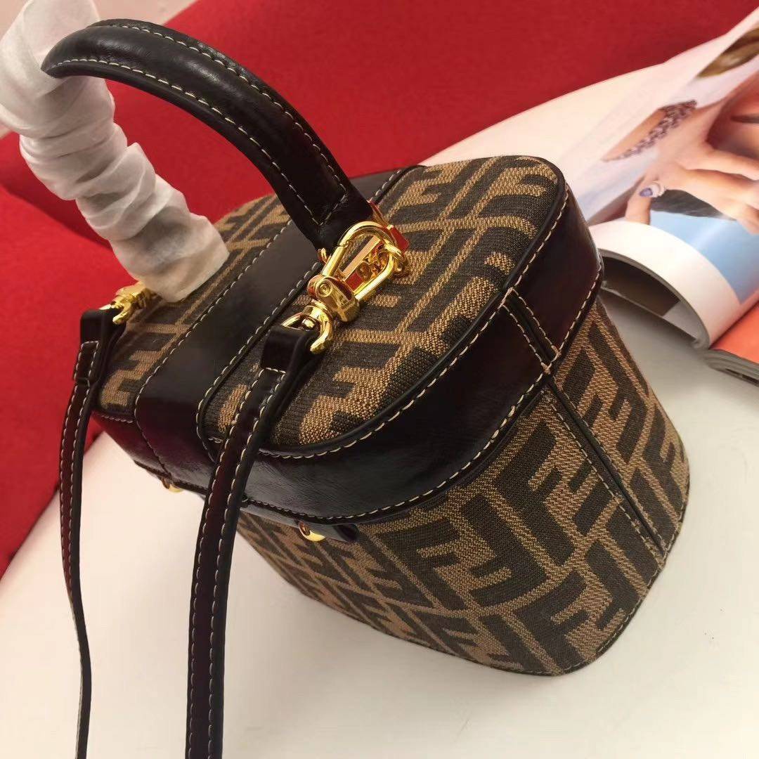 หนังแท้ Fendi Brown Zucca Vanity Bag