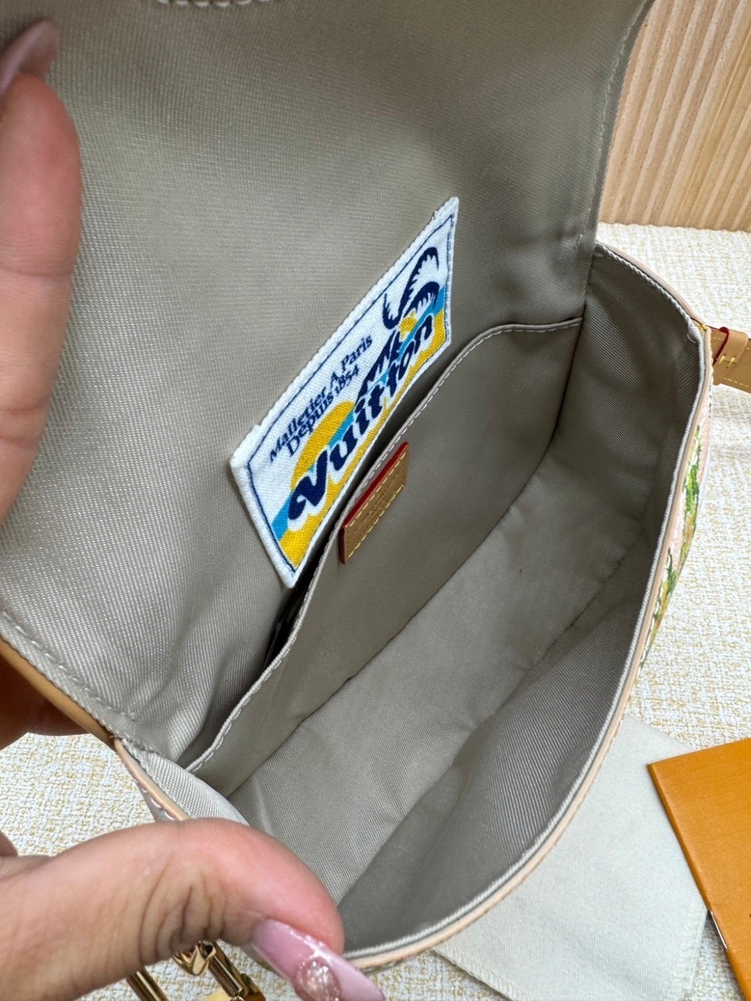 LV Montsouris PM Messenger Bag / LV Limited Bag กระเป๋าสะพายลวดลายฤดูร้อนสวยงาม รุ่นลิมิเต็ดมีจำนวนจำกัด เกรดออริ 1:1 ใช้งานต่างประเทศได้