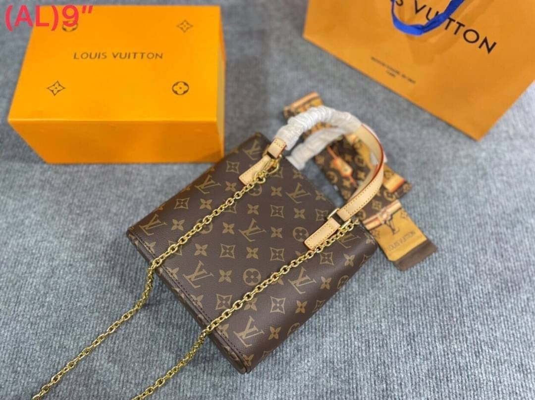 LV VAVIN PM MONOGRAM CANVAS TOTE BAG กระเป๋าถือ พร้อมสายสะพายข้างแบบโซ่ crossbody ลายโมโนแกรมสีน้ำตาล งานปั้มแบรนด์คมชัด ทรงตั้งสวย อยู่ทรง ถือไปไหนก็ดูดี สวยหรู อีกแล้วค่าา