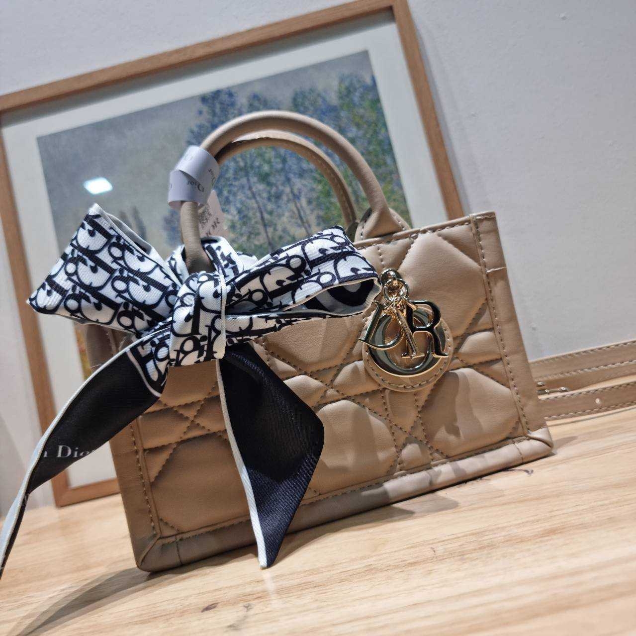 Dior mini book tote macro cannage bag กระเป๋าทรงโท้ทสุดฮิต ไซส์มินิ ดีไซน์ใหม่ หนังสวย พกพาไปไหนก็ได้ คล่องตัวและแมตช์ง่ายสุดๆ