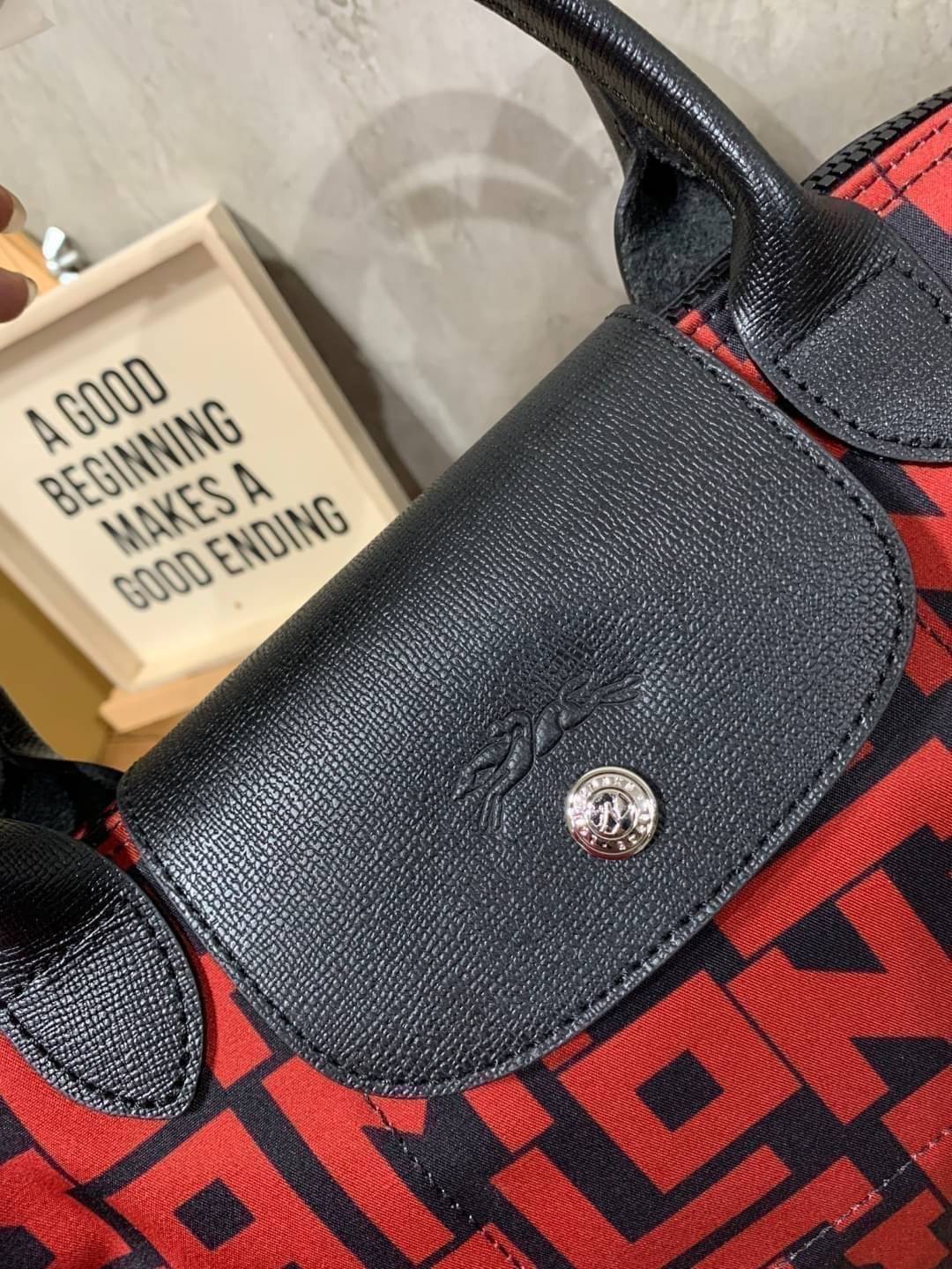 ของแท้ 💯% Longchamp LE PLIAGE LGP TOP HANDLE BAG S พบกับคอลเลคชั่นใหม่ล่าสุด มีดีไซน์ที่เรียบหรูและคลาสสิก แฝงด้วยลูกเล่นแบบเฟมินีน