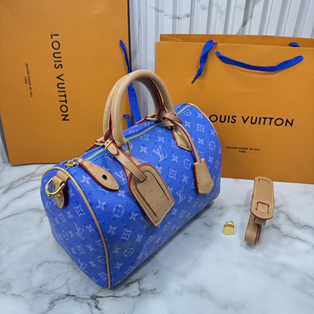 ORI หนังแท้ | LV Speedy P9 Bandoulière 30 Bag กระเป๋าสะพายทรงหมอนสปีดี้ใบใหญ่ คอลใหม่ล่าสุดหรูหราโดดเด่น แต่งลายนูนเพิ่มเท็กเจอร์เต็มใบ รูปทรงใช้งานง่ายสวยตลอดกาล
