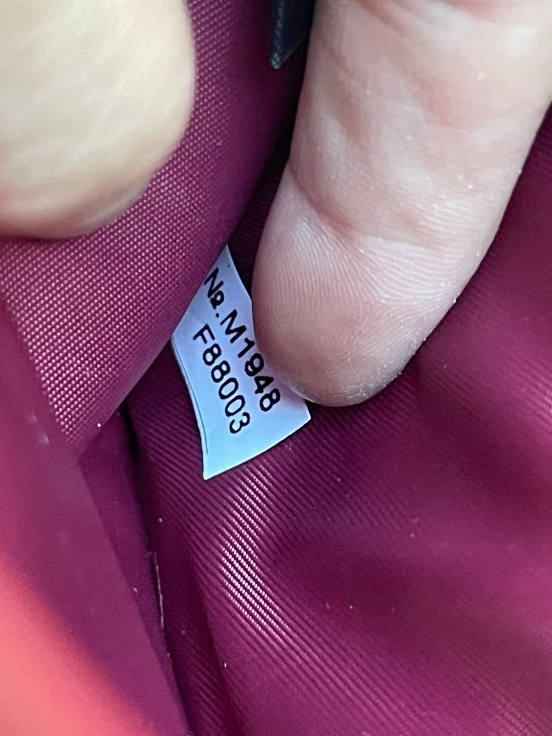 OUTLET 】COACH JADE SMALL DOUBLE FLAP WALLET IN COLORBLOCK (COACH F88002) หากใครต้องการกระเป๋าสตางค์ใบสั้นสำหรับวันที่ต้องการใช้กระเป๋าสะพายใบเล็ก หรือวันที่ไม่พกกระเป๋าสะพาย เราขอแนะนำใบนี้เลยค่ะ โดยใบนี้เป็นกระเป๋าสตางค์แบบพับสามทบ ปิดแบบกระดุม2ชั้น มีช่