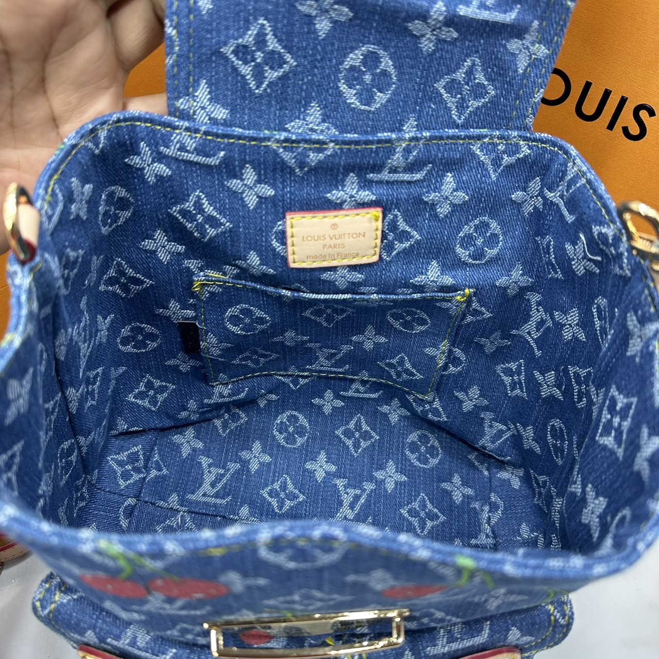 ORI หนังแท้ | LV x TM - Venice NM bag Monogram cherry denim กระเป๋าเป้สะพายหลังรุ่น Venice ดีไซน์ใหม่มีชีวิตชีวา แสนสดใสด้วย Monogram เดนิมแต่งดีเทลปักลายเชอร์รี่โดดเด่นสะท้อนความงามเปี่ยมสีสันอันเป็นเอกลักษณ์