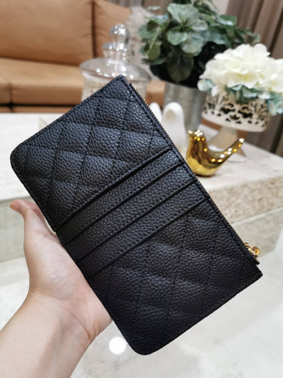 พรีเมี่ยมกิ๊ฟแท้ 100% 】Chanel Clutch Bag Gift With Purchase (GWP) กระเป๋าคลัชหรือกระเป๋าสตางค์ GWP จาก Chanel Cosmetic Counter วัสดุหนังคาเวียร์สวยหรูเปิดปิดด้วยซิปสะดวกใช้
