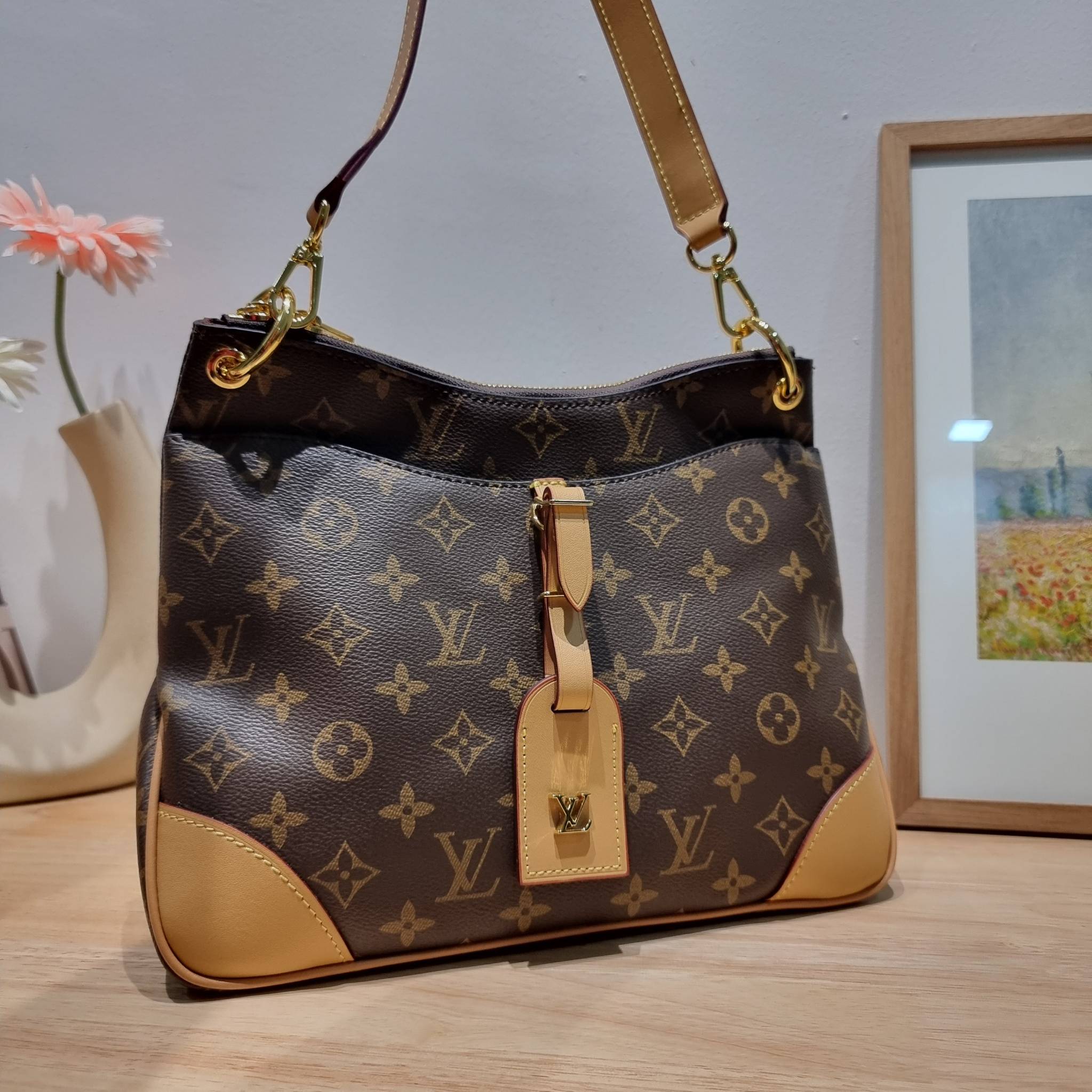 LV Odeon PM 2020 กระเป๋าสะพาย ดีไซน์คลาสสิค ใบใหญ่กำลังดี ทำให้ใช้งานได้สะดวก วัสดุหนังแคนวาสทนทาน