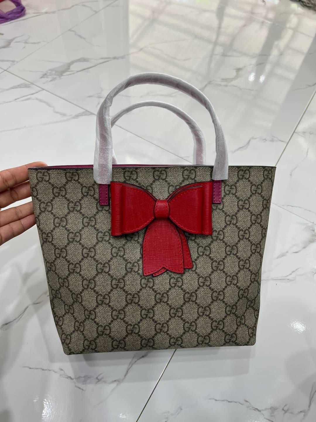 GUCCI Children's tote bag / Gucci kid tote / Gucci bag พร้อมส่งสต๊อกแน่น กับกระเป๋าโท้ทคิดท์ ไซส์น่ารักน่าใช้ ฮอตไม่หยุด เด็ดทุกดีไซน์ มีลายเข้าใหม่มากกว่าในรูปนะคะ