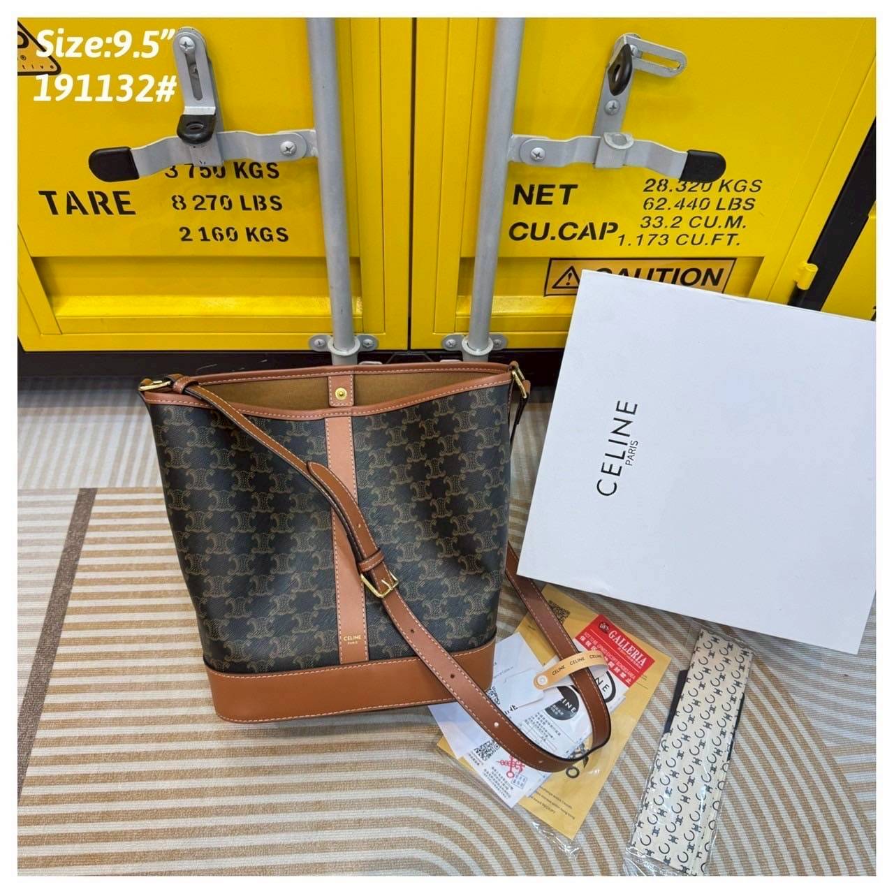 Celine bucket bag in Triomphe canvas and leather / Celine Tote Bag 6" 8" 9.5" กระเป๋าสะพายทรงบัคเก็ต โท้ทรุ่นแรกของแบรนด์ที่ได้รับความนิยมมากที่สุด ควรมีติดตู้ไว้เลย ดีไซน์สวยคลาสสิคไม่มีเอาท์