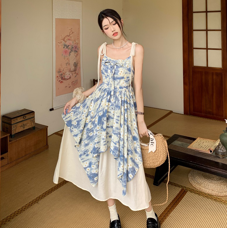 พร้อมส่ง 🫐🛋️ Shooting star dress เดรสสายเดี่ยวลายดอกสีฟ้าแต่งระบาย (IN38522)