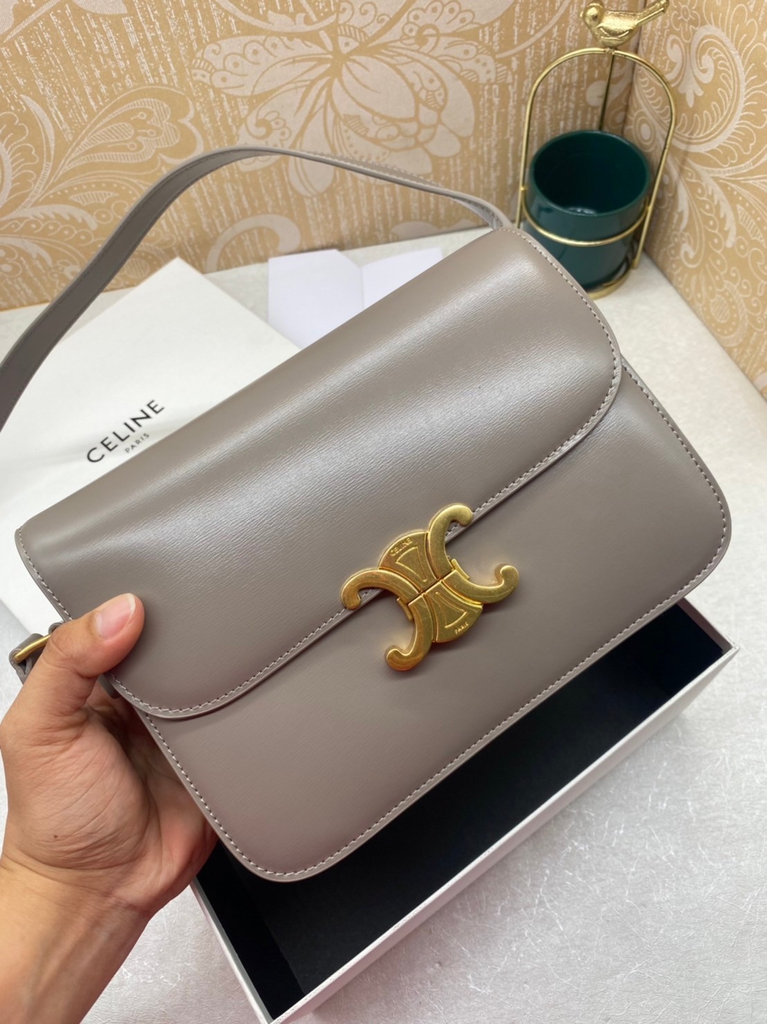 MEDIUM 22cm : CELINE CLASSIQUE TRIOMPHE BAG IN SHINY CALFSKIN / Celine Triomphe Bag / Celine Bag พร้อมส่ง 10 สี เกรดออริ 1:1 กระเป๋าแบรนด์หรูที่ควรมีแห่งปี